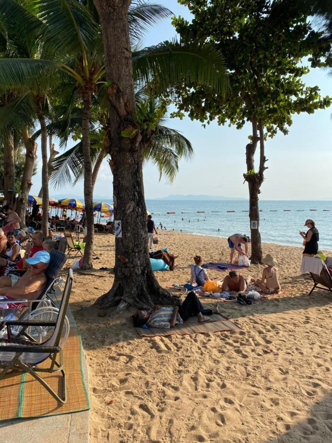 Jomtien Beach Hostel & Guesthouse Bagian luar foto